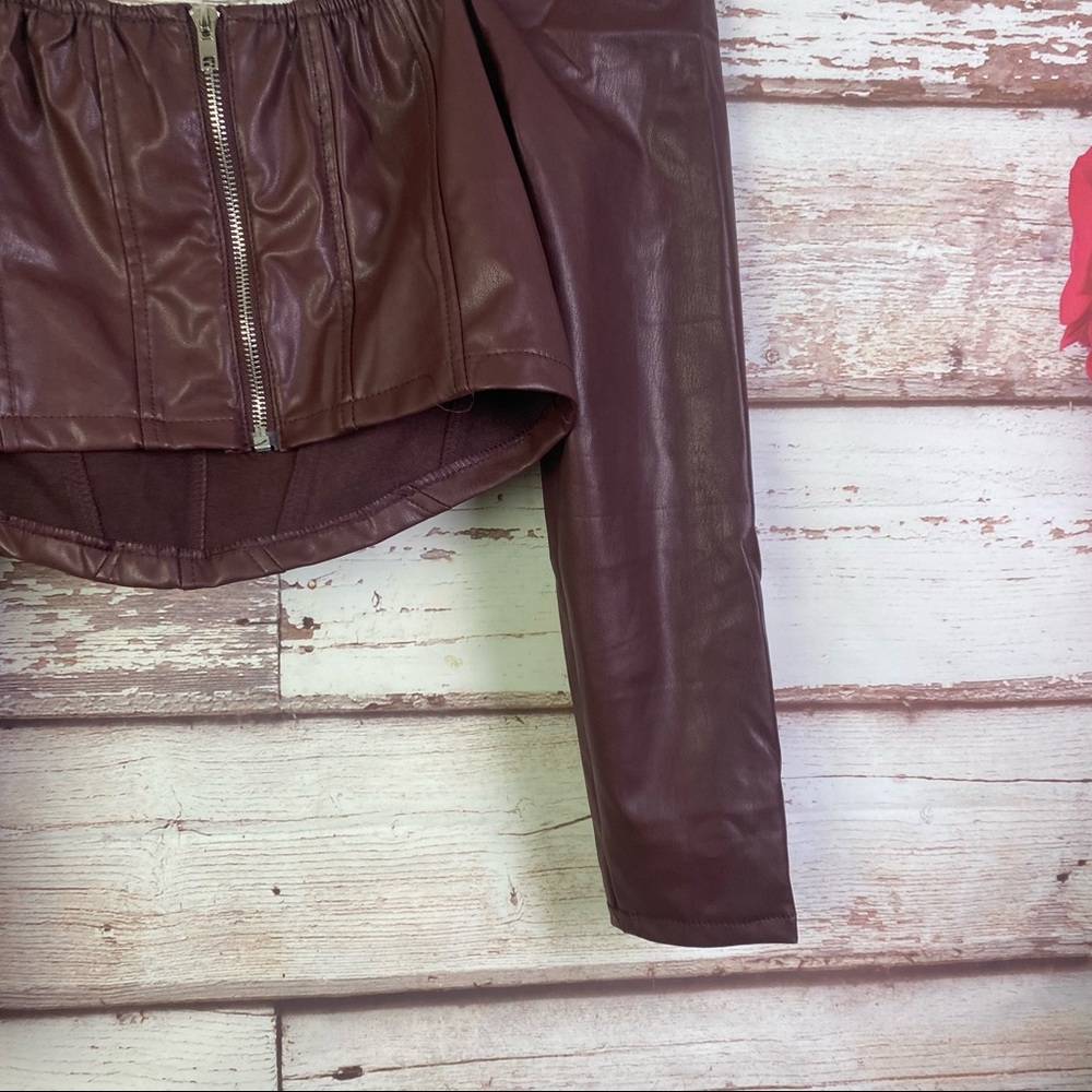 Fashion Nova No bad angles pu top burgundy - Picture 13 of 16